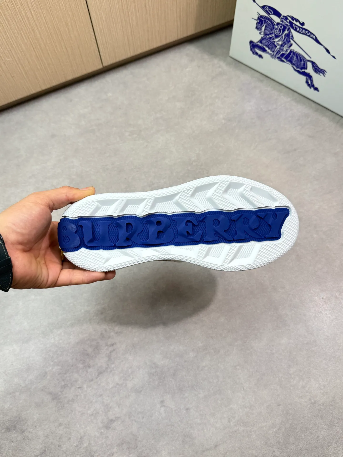 P400 [BURBERRY] Burberry casual sports sneakers - Upper: imported 🔝 Napa calfskin, brand totem cloth, tongue brand cloth label - Lining: brand canvas, foot pad; water-dyed cowhide - Outsole: ultra-light TPR rubber; two-color molded outsole - Super high quality control, fine workmanship: highlighted (high-end, luxury, grade) -Size : 38-44 (Male 45, can be customized)·BBR0372